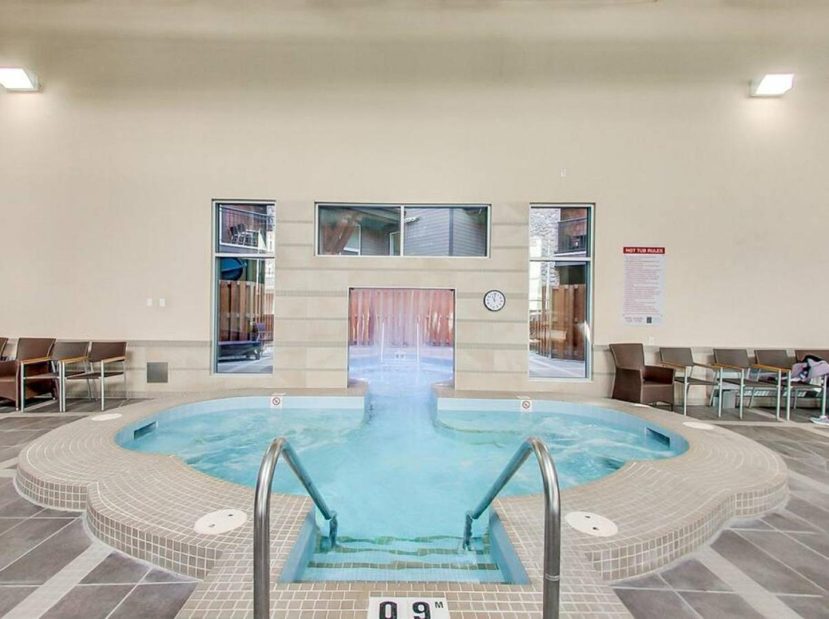 Nature'S Nook By Instant Suites Pool & Hottub Canmore Zewnętrze zdjęcie