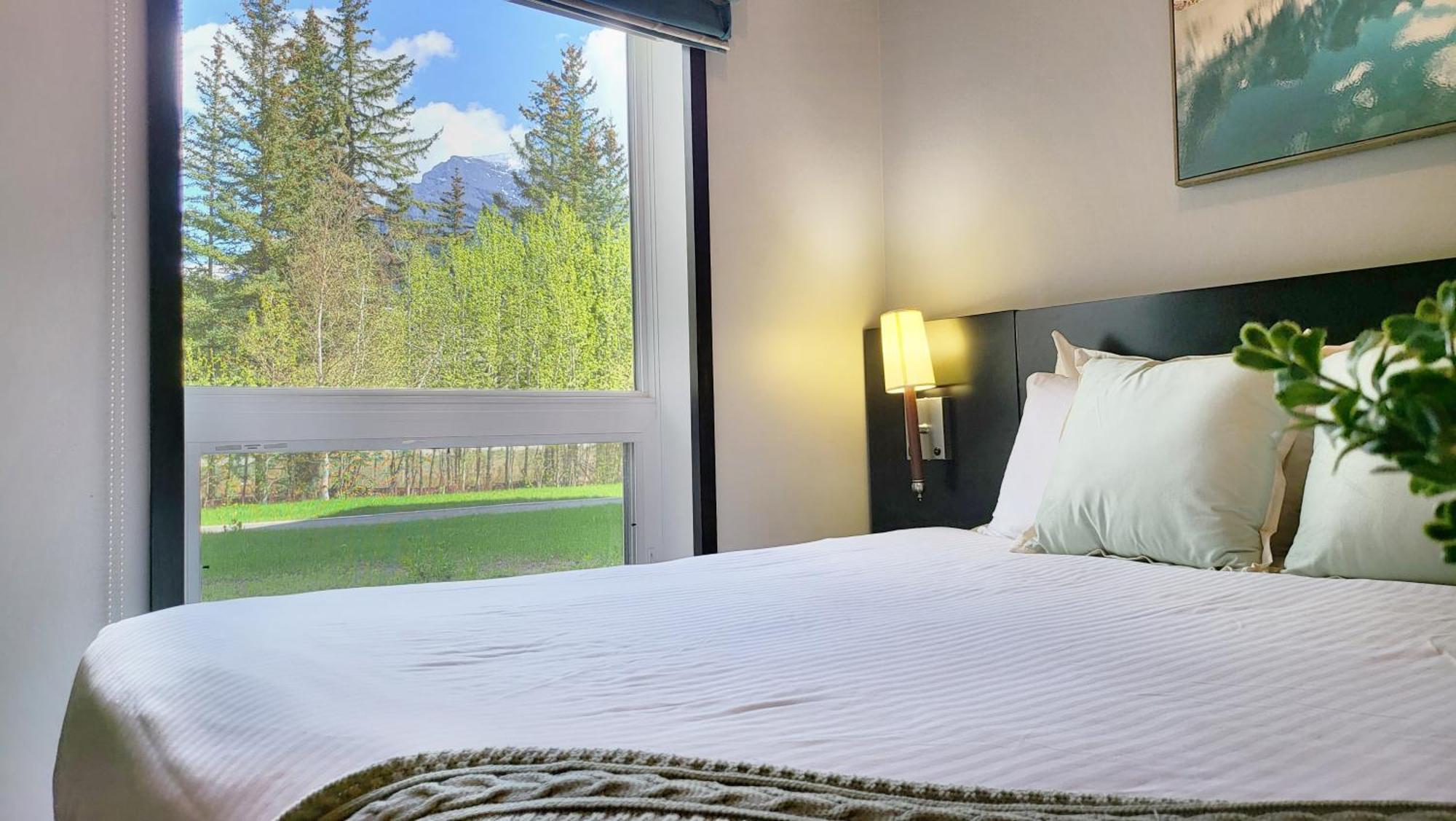 Nature'S Nook By Instant Suites Pool & Hottub Canmore Zewnętrze zdjęcie
